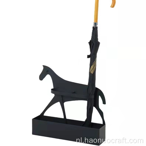 Creatieve metalen paraplubak in de vorm van een paard